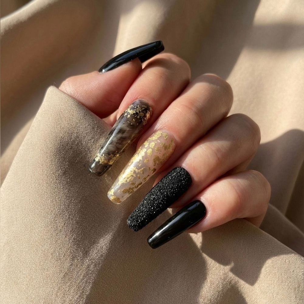 Black and Gold press on nails W/ gold flakes